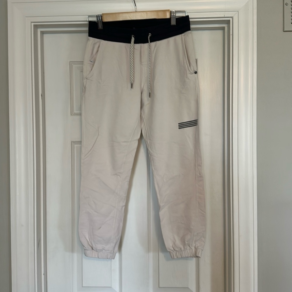 Vuori cream jogger size small